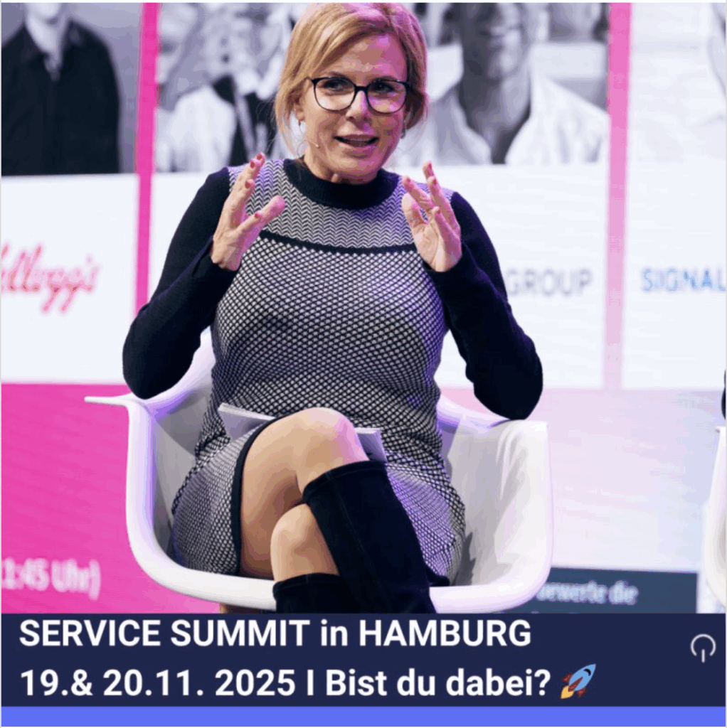 Anika Tannebaum auf der Bühne – Keynote Speakerin für Customer Service, CX & Leadership beim Service Summit in Hamburg.