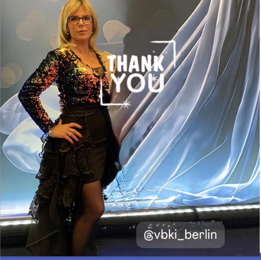 Anika Tannebaum – Europas No. 1 Service Expertin und Keynote Speakerin für Customer Service, CX & Leadership beim VBKI Ball in Berlin im Intercontinental Hotel.