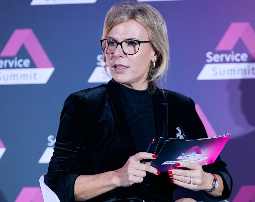 Anika Tannebaum – Europe’s No. 1 service expert – Hosting a session at the Service Summit in Hamburg on service and female experts (Tool Talk)