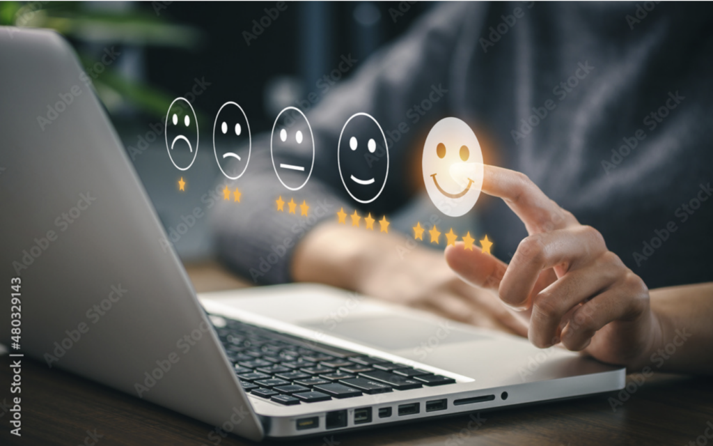 Anika Tannebaum—Europe’s No. 1 service expert, keynote speaker, and leadership coach—presents an excellent customer service rating (CSAT) using smiling and neutral smiley icons to digitally represent customer satisfaction.